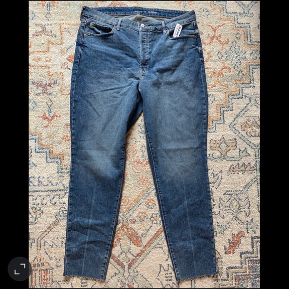 Old Navy OG Straight High Rise Jeans - Picture 2 of 4